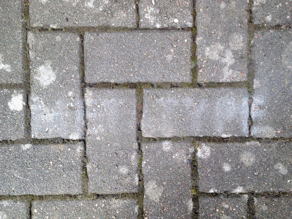 1.51_Kreidefarbe+Pflastersteine+Regen_11